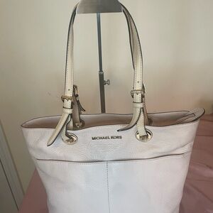 Authentic Michael Kors Purse  #069NC Bedford Medium Top Zip Pocket Tote